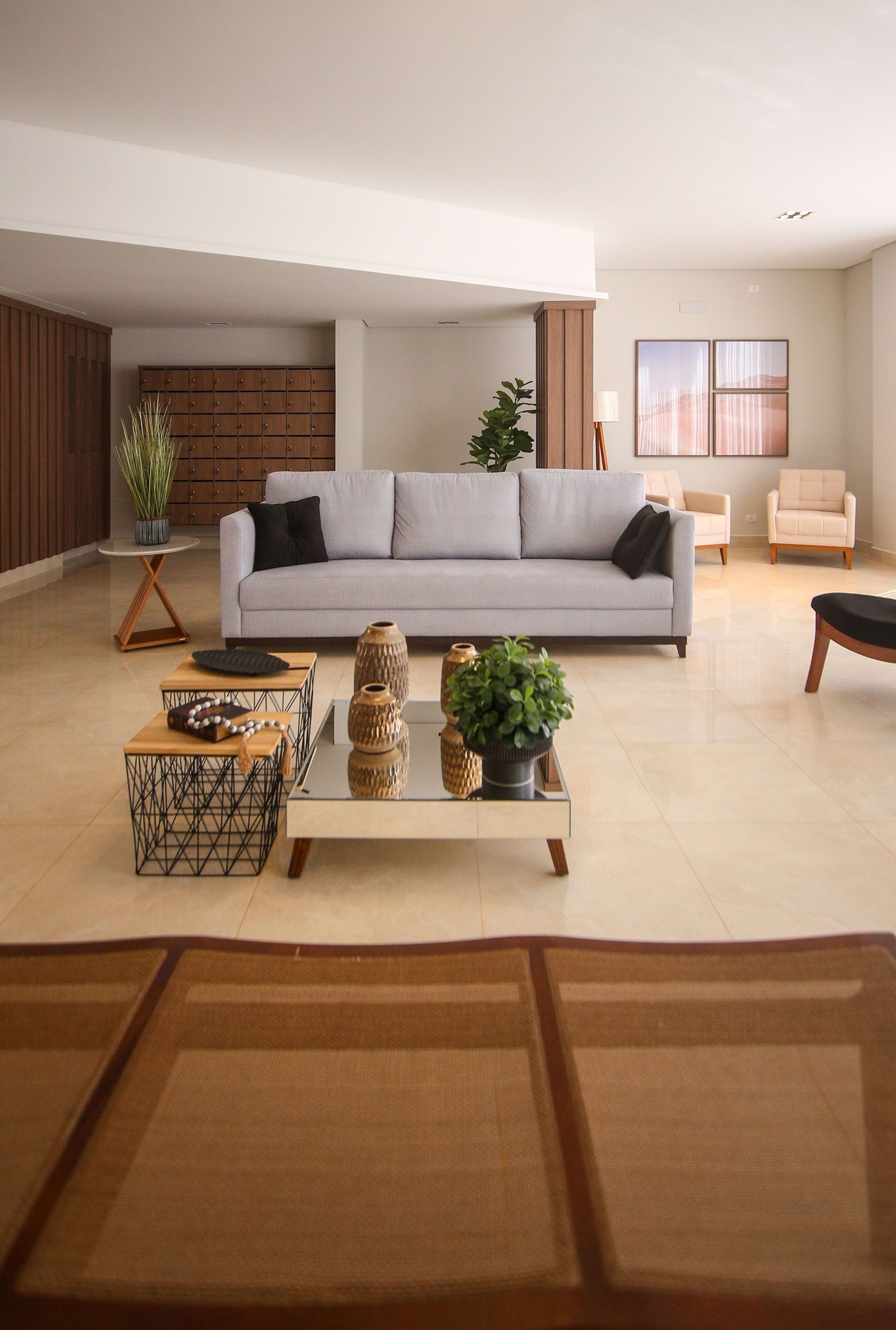 Elegant and luxurious minimalist living room with modern furnishings and decor.